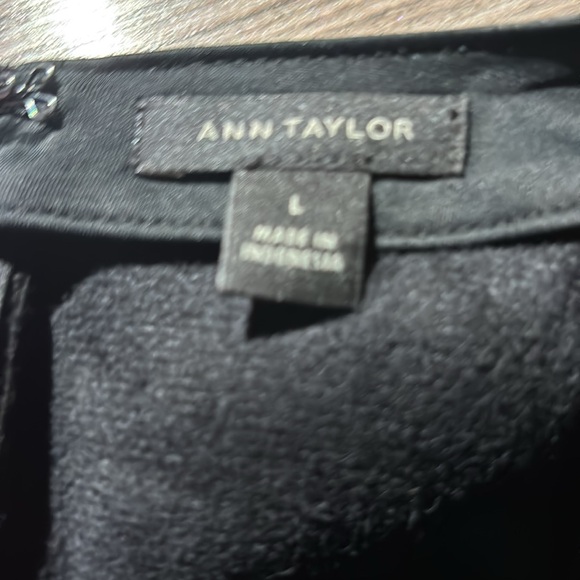 Ann Taylor faux leathered top. Size large - Picture 3 of 4